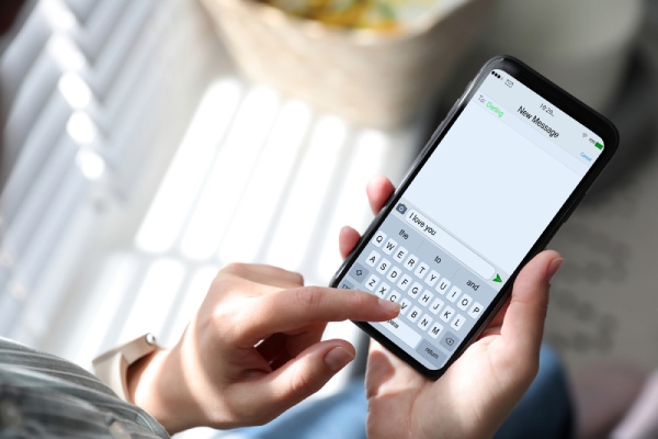 hand with phone
