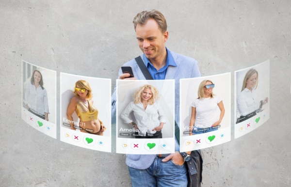 man swipe tinder